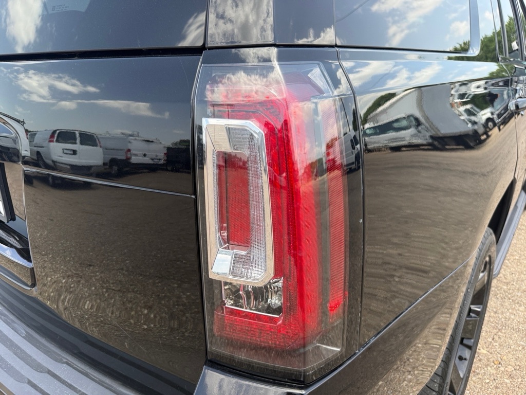 Photo 43 of this GMC YUKON