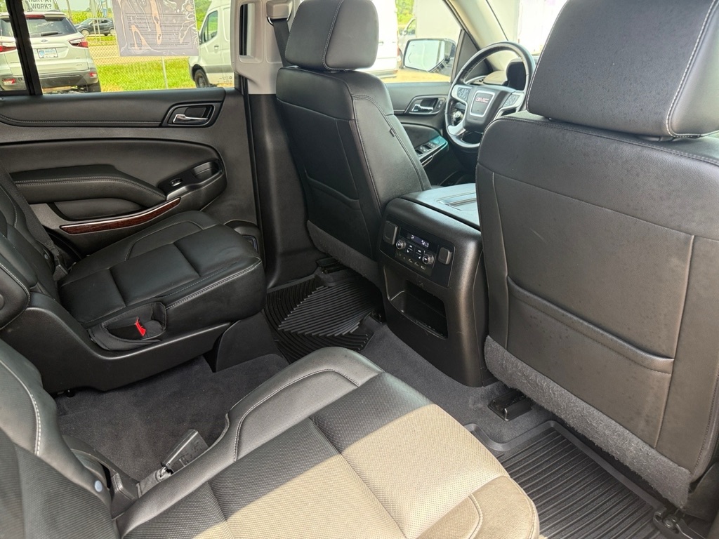 Photo 15 of this GMC YUKON