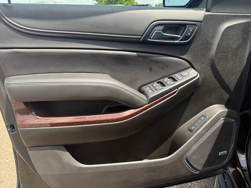 Photo 37 of this GMC YUKON