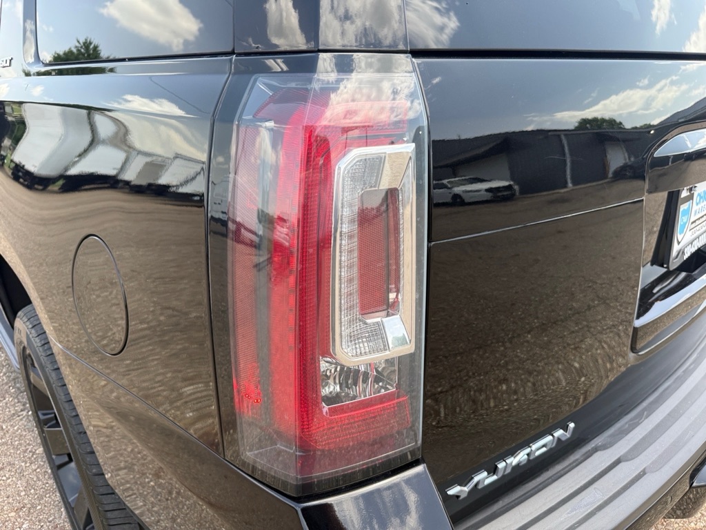 Photo 44 of this GMC YUKON
