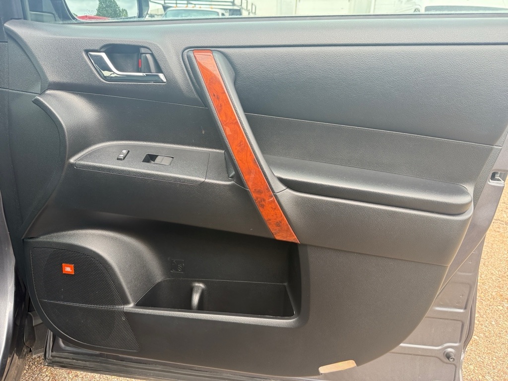 Photo 29 of this TOYOTA HIGHLANDER