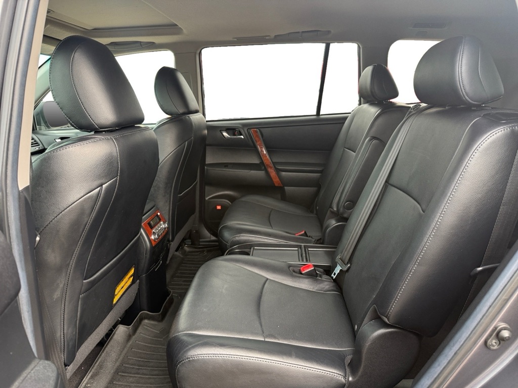 Photo 13 of this TOYOTA HIGHLANDER