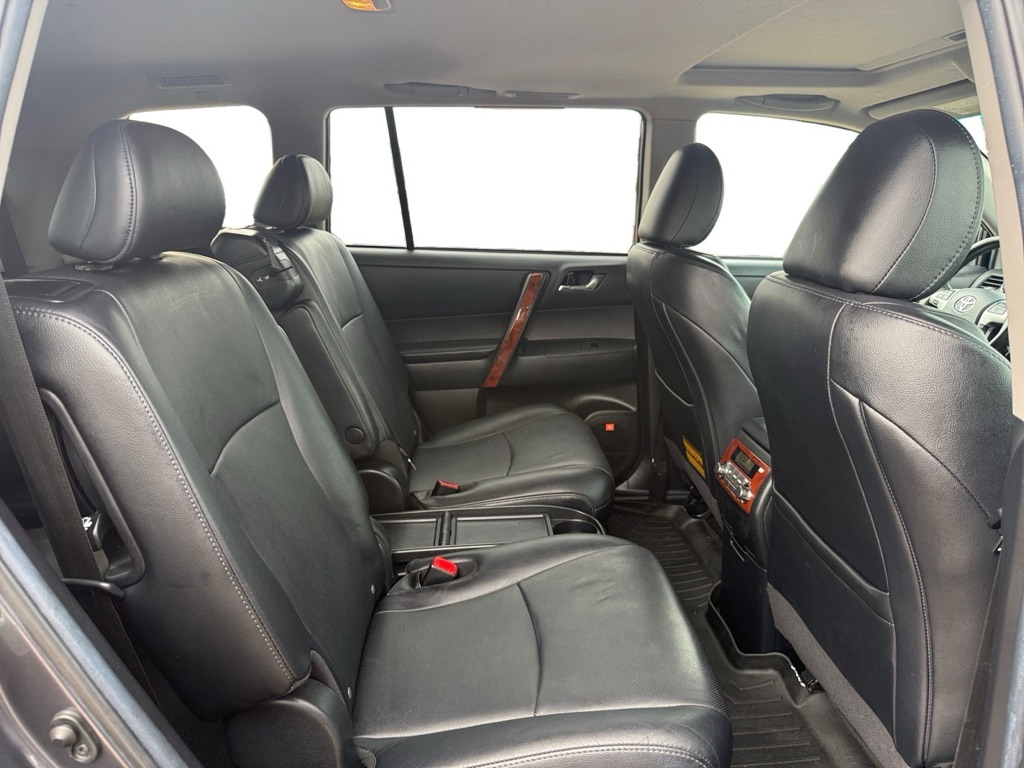 Photo 14 of this TOYOTA HIGHLANDER