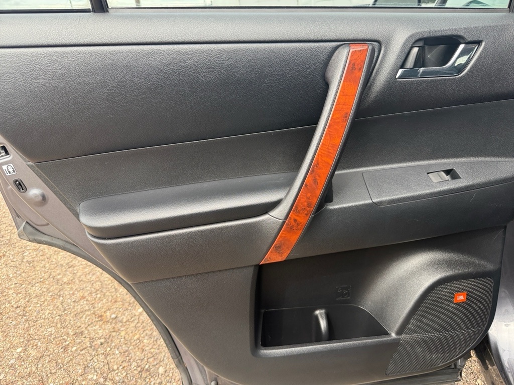 Photo 30 of this TOYOTA HIGHLANDER