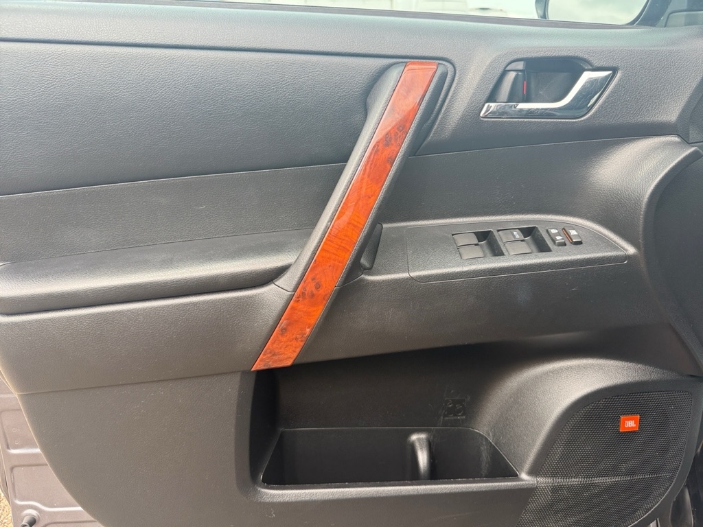 Photo 28 of this TOYOTA HIGHLANDER