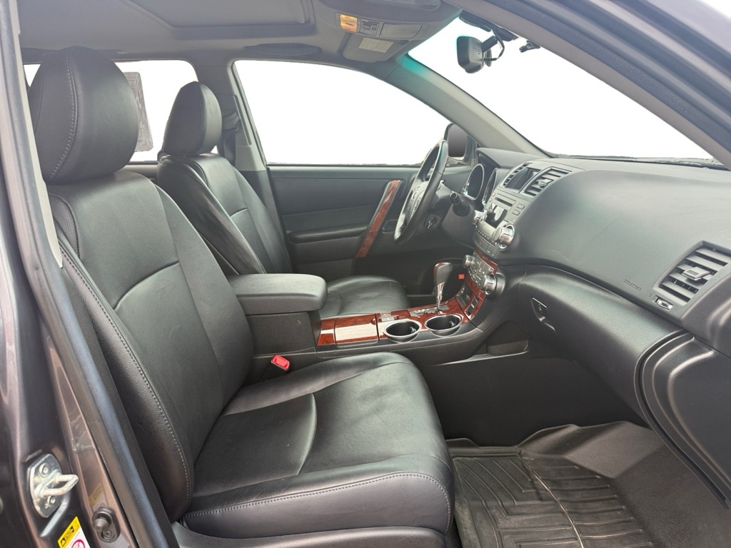 Photo 12 of this TOYOTA HIGHLANDER