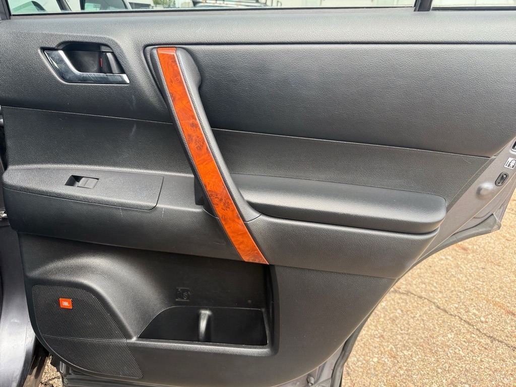 Photo 31 of this TOYOTA HIGHLANDER