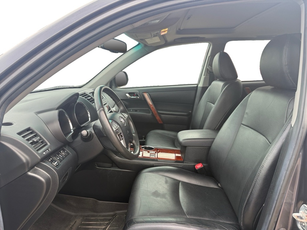 Photo 9 of this TOYOTA HIGHLANDER