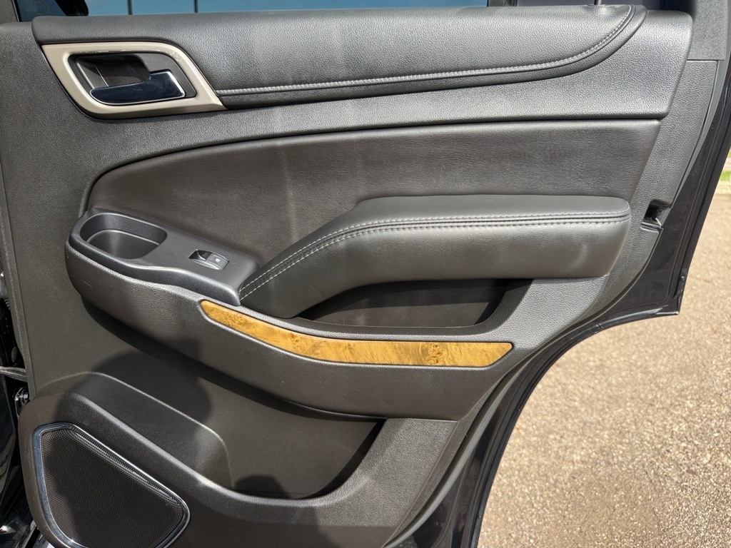 Photo 40 of this GMC YUKON