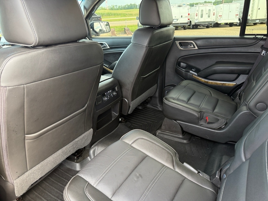 Photo 14 of this GMC YUKON