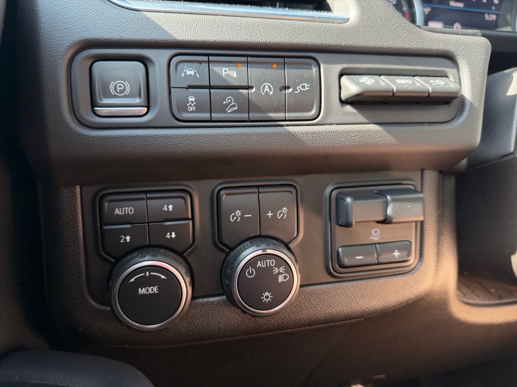Photo 29 of this CHEVROLET TAHOE