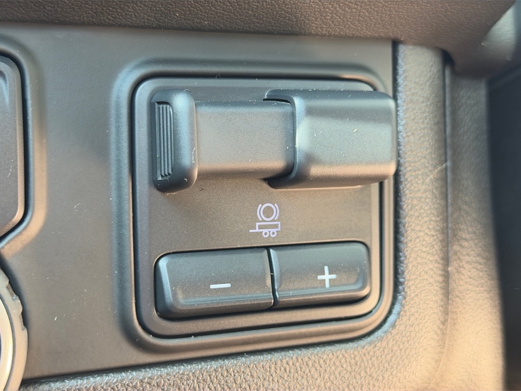 Photo 33 of this CHEVROLET TAHOE