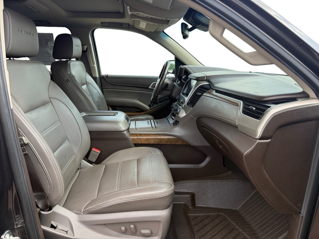 Photo 12 of this GMC YUKON