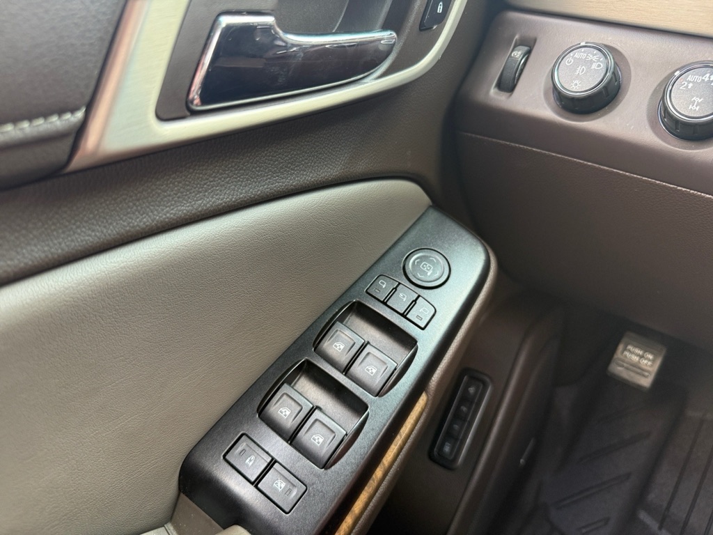 Photo 35 of this GMC YUKON