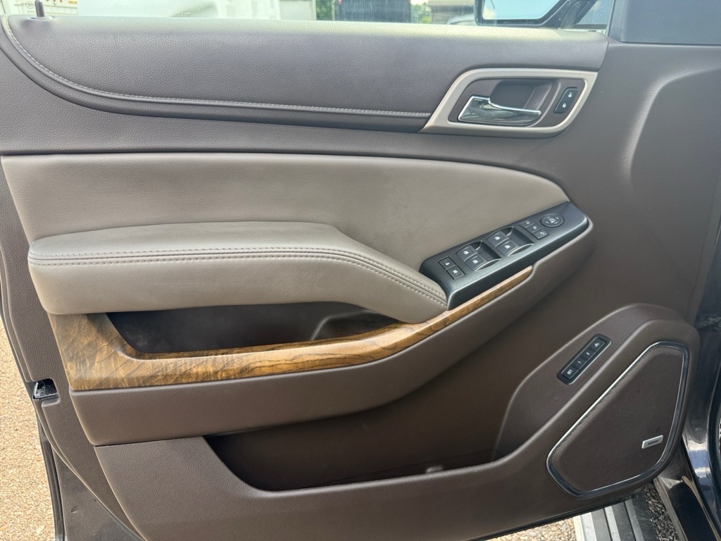 Photo 36 of this GMC YUKON
