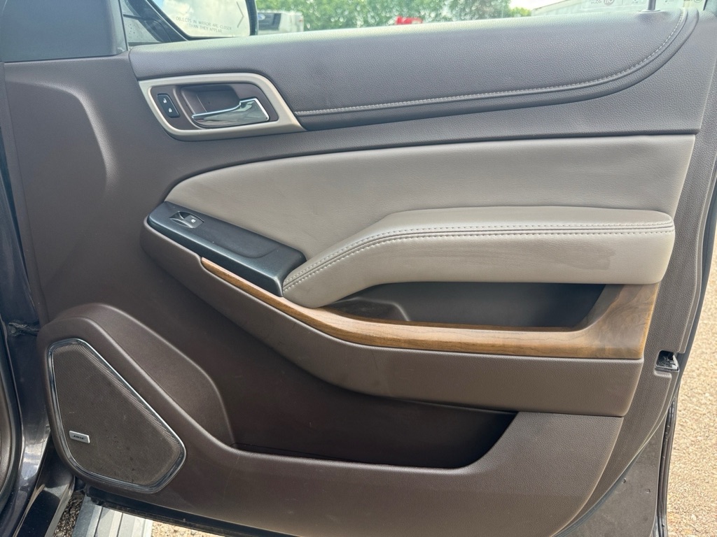 Photo 37 of this GMC YUKON