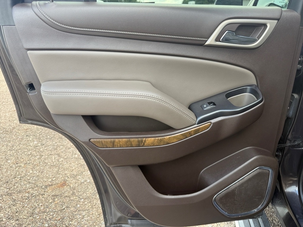 Photo 38 of this GMC YUKON