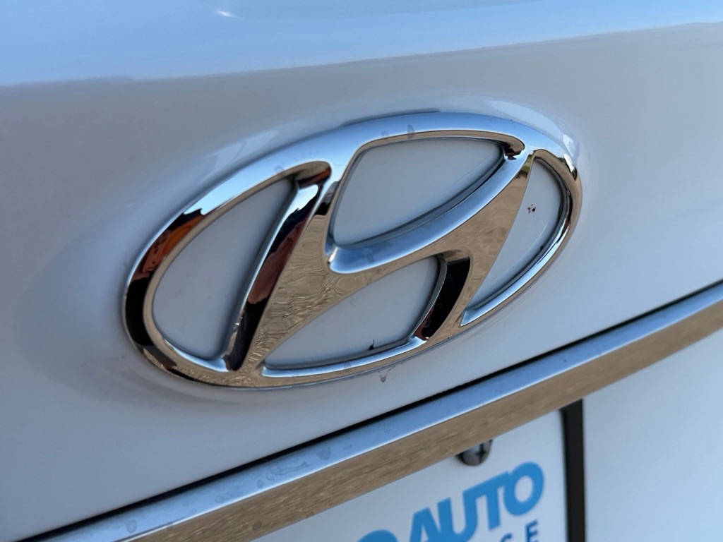 Photo 41 of this HYUNDAI SANTA FE