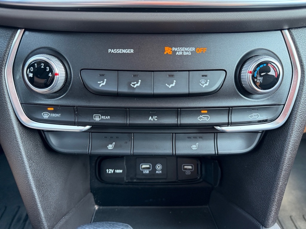 Photo 22 of this HYUNDAI SANTA FE
