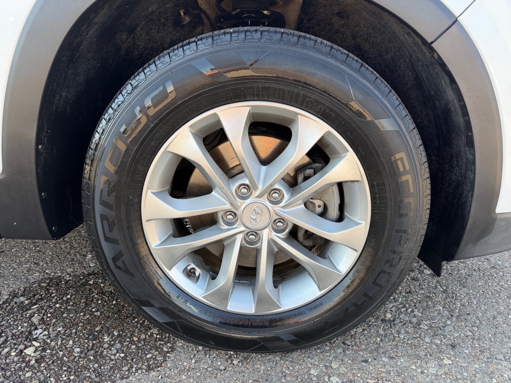 Photo 36 of this HYUNDAI SANTA FE