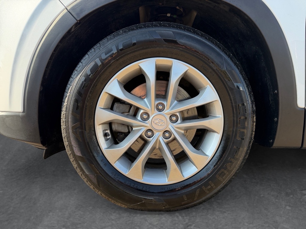 Photo 33 of this HYUNDAI SANTA FE