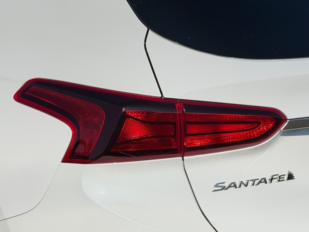 Photo 39 of this HYUNDAI SANTA FE