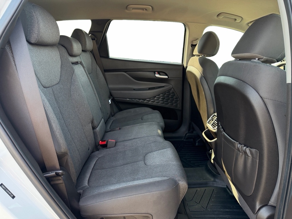 Photo 12 of this HYUNDAI SANTA FE