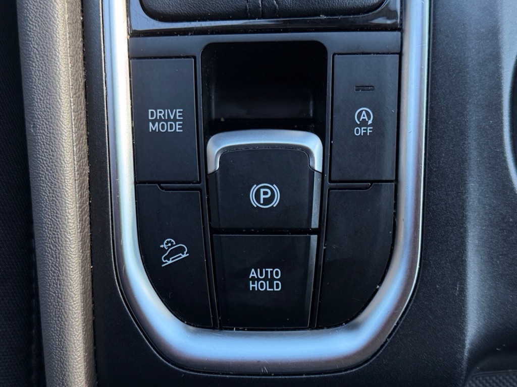 Photo 28 of this HYUNDAI SANTA FE