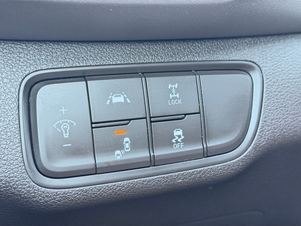 Photo 27 of this HYUNDAI SANTA FE