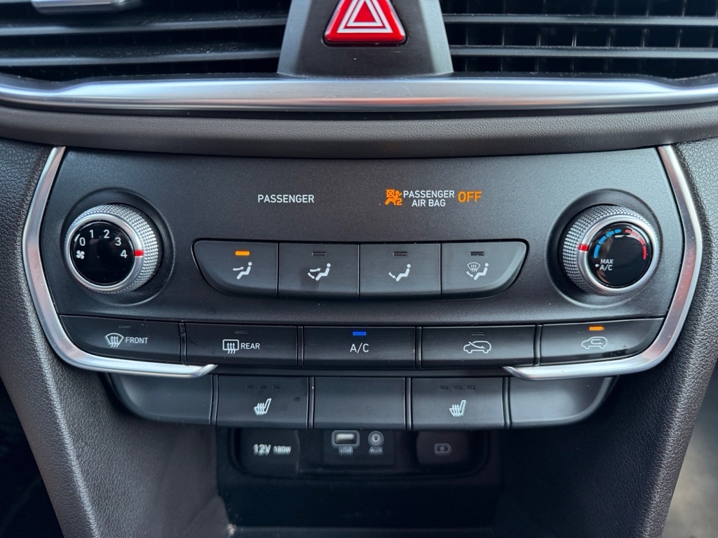 Photo 23 of this HYUNDAI SANTA FE