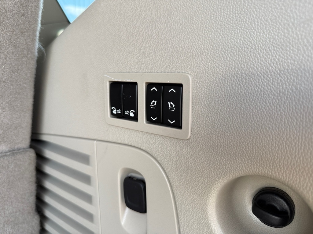 Photo 50 of this GMC YUKON