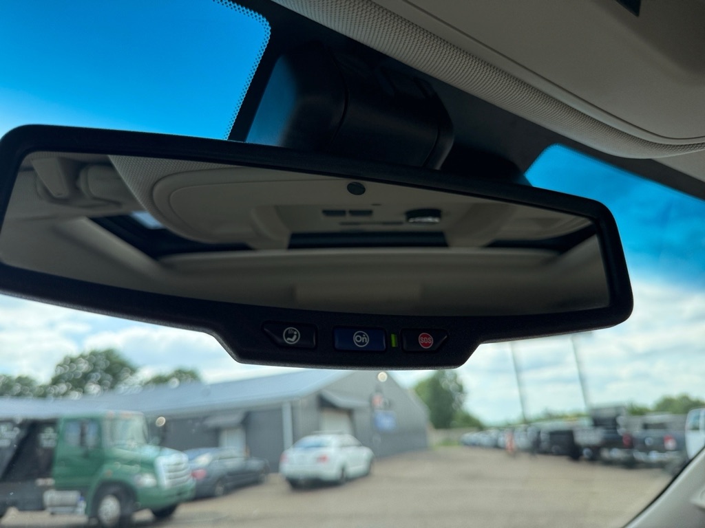 Photo 34 of this GMC YUKON