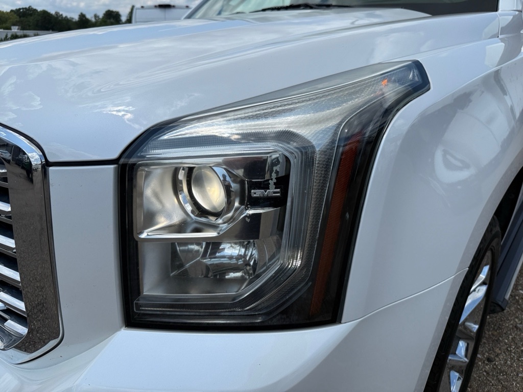 Photo 41 of this GMC YUKON