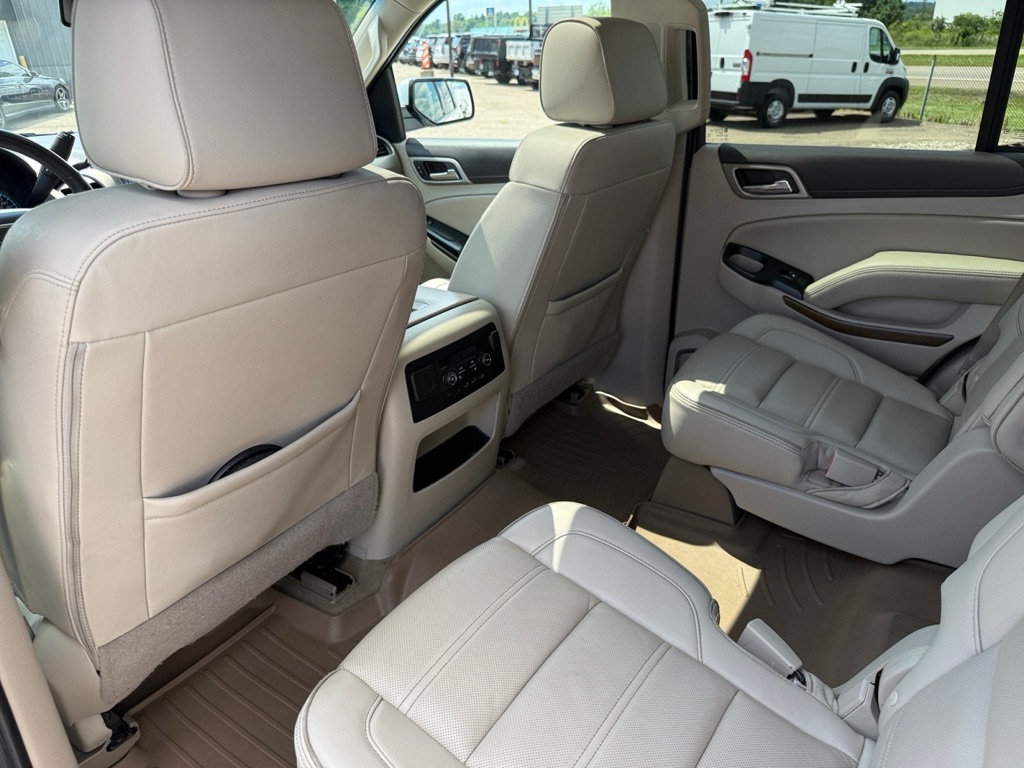 Photo 14 of this GMC YUKON
