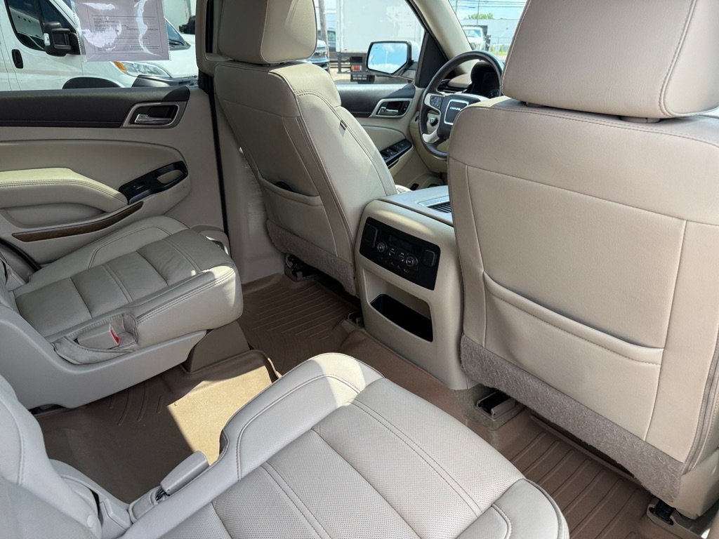 Photo 16 of this GMC YUKON