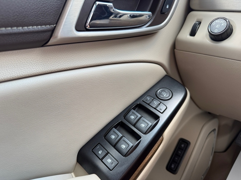 Photo 36 of this GMC YUKON
