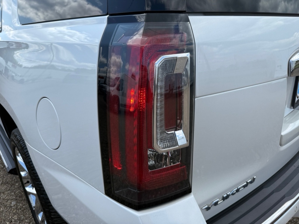 Photo 43 of this GMC YUKON