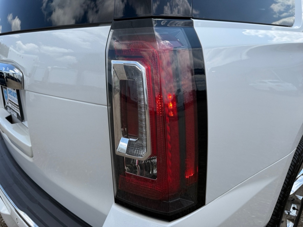 Photo 44 of this GMC YUKON