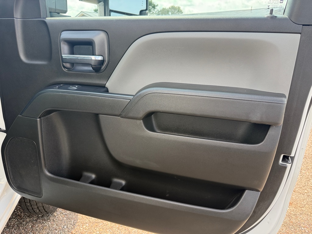 Photo 21 of this CHEVROLET SILVERADO 3500