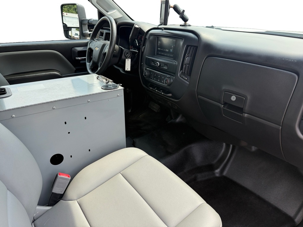 Photo 9 of this CHEVROLET SILVERADO 3500