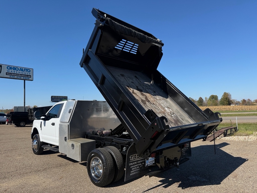 Photo 28 of this FORD F350