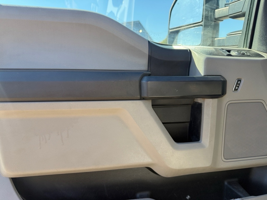 Photo 16 of this FORD F350