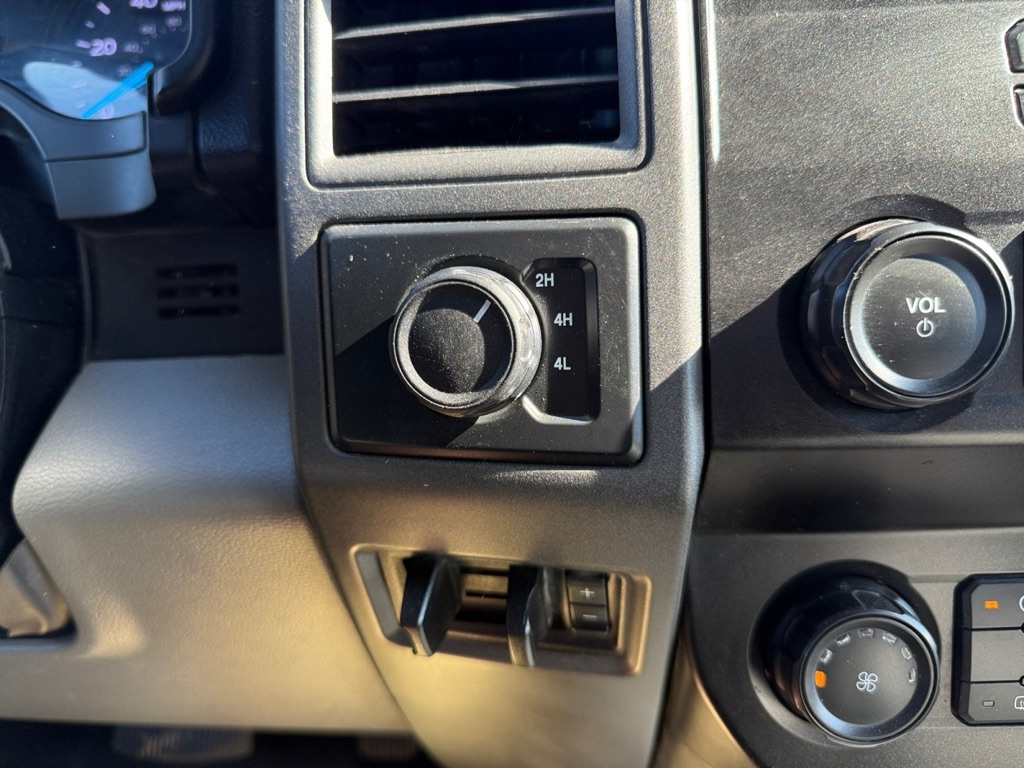 Photo 14 of this FORD F350