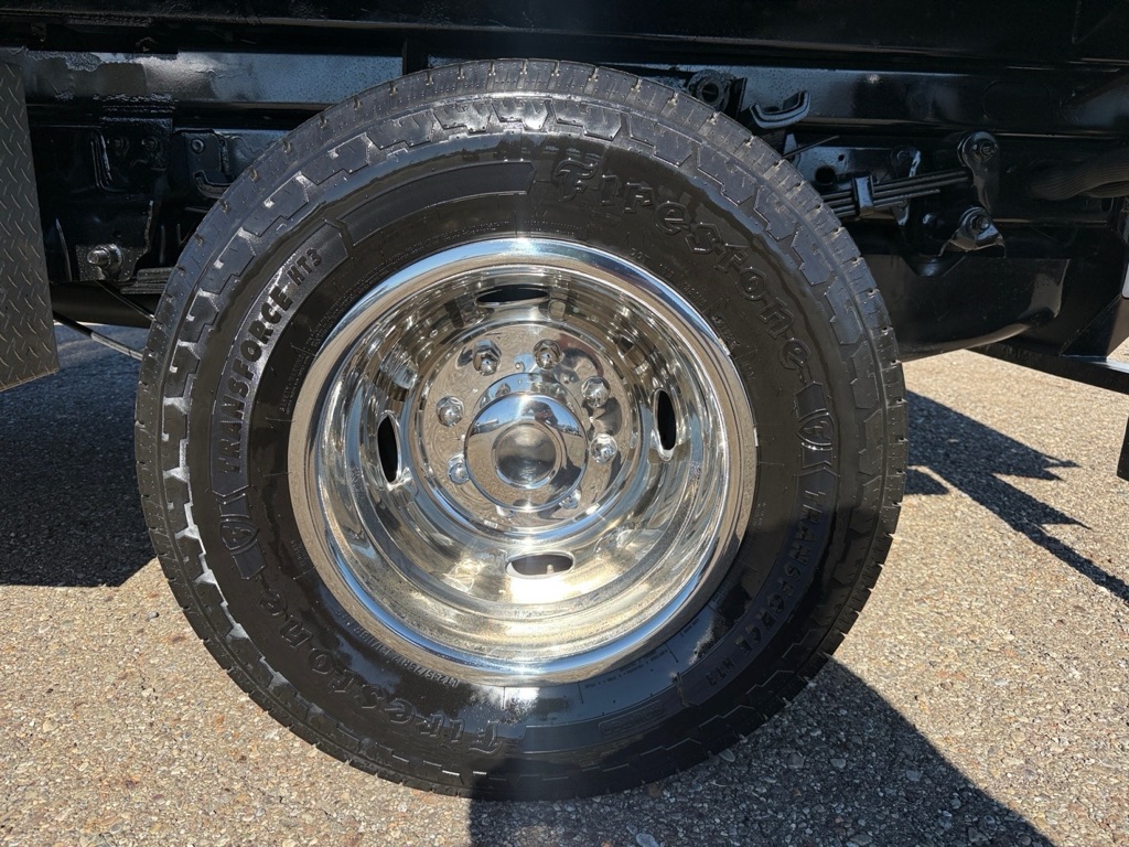 Photo 23 of this FORD F350