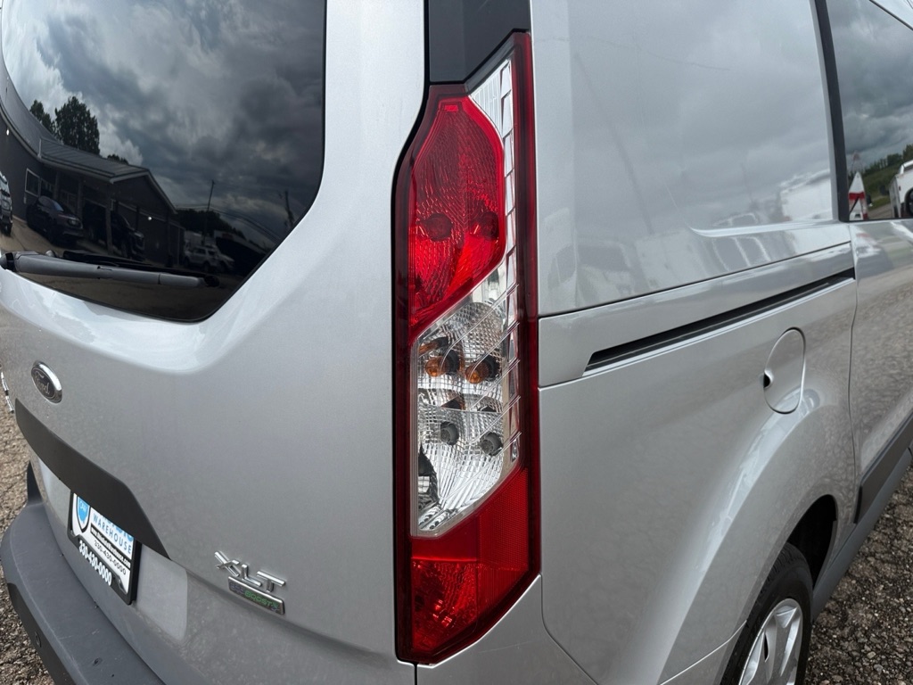 Photo 30 of this FORD TRANSIT CONNECT