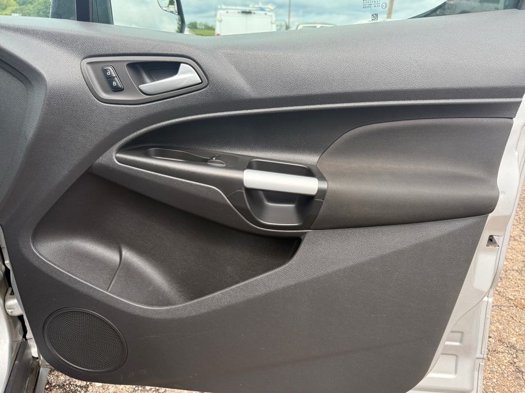 Photo 27 of this FORD TRANSIT CONNECT