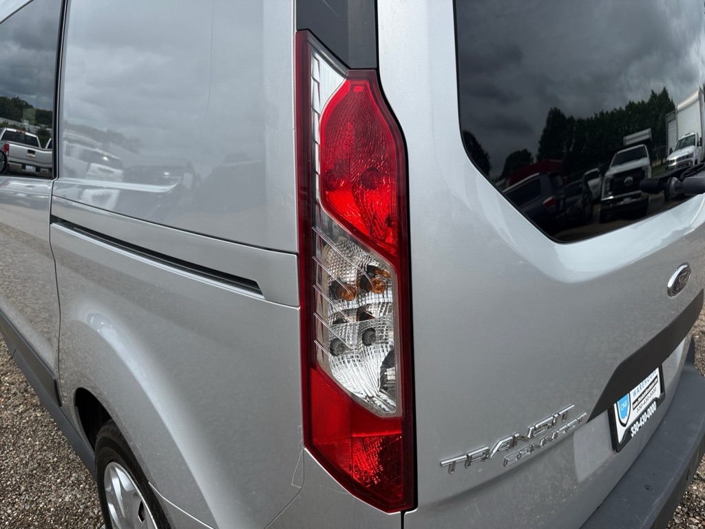 Photo 31 of this FORD TRANSIT CONNECT