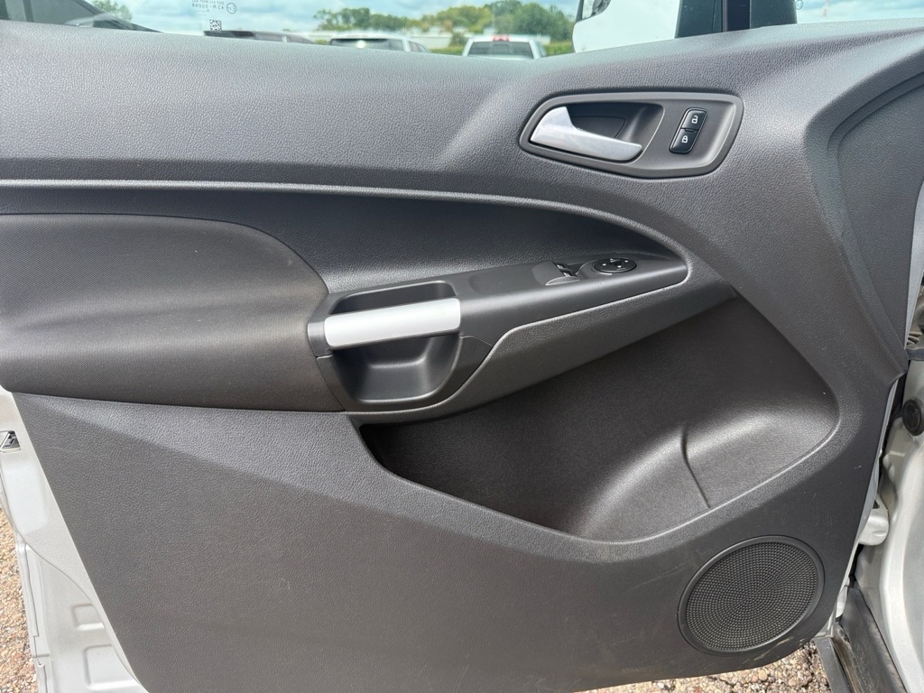 Photo 26 of this FORD TRANSIT CONNECT