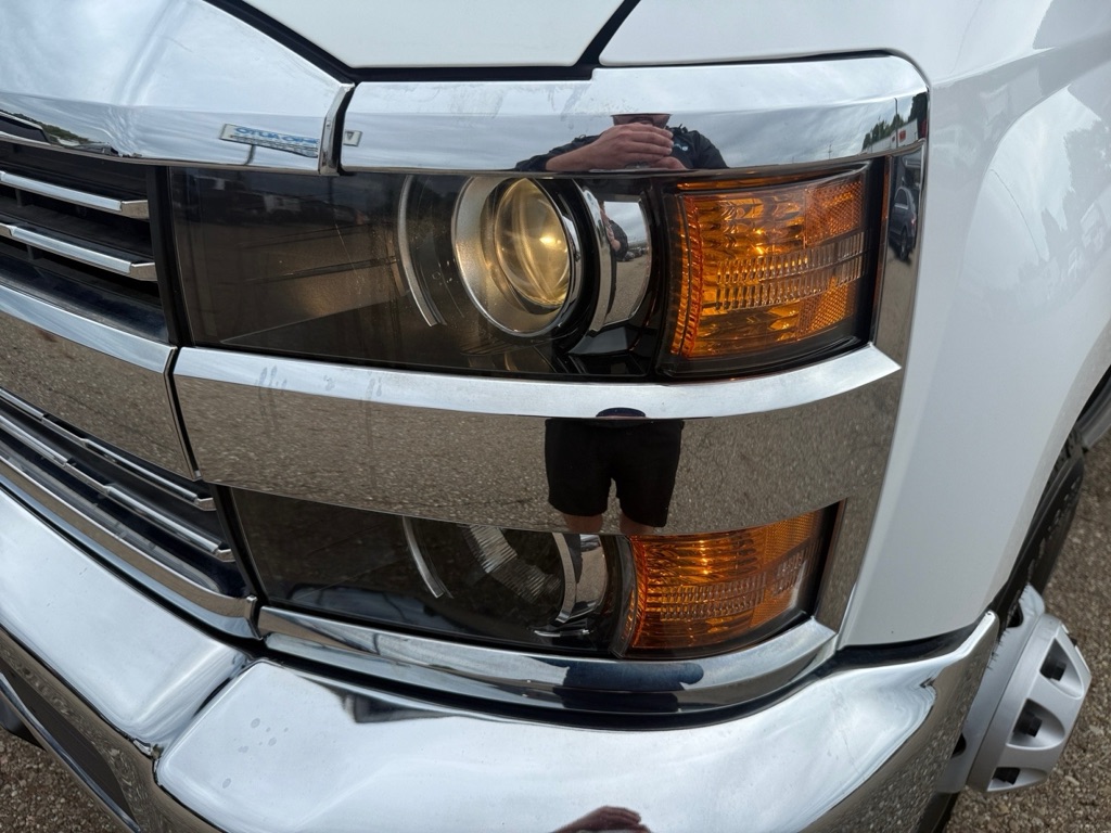Photo 21 of this CHEVROLET SILVERADO 3500