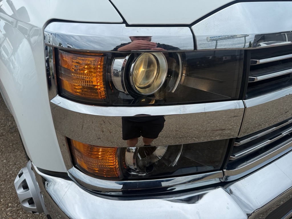 Photo 22 of this CHEVROLET SILVERADO 3500